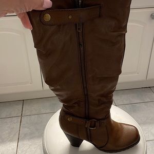 Size 7/12 distressed brown tall boots with rubber grip